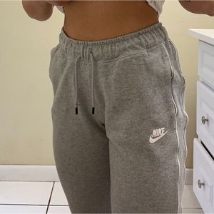 Nike Joggers in small gray